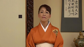 Japansk Milf Får Anal Creampie Och Äts Ut